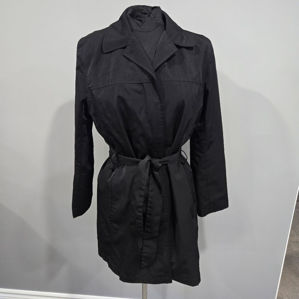London Fog Ladies Raincoat. Black, Zipper, Size S/P , Includes Belt